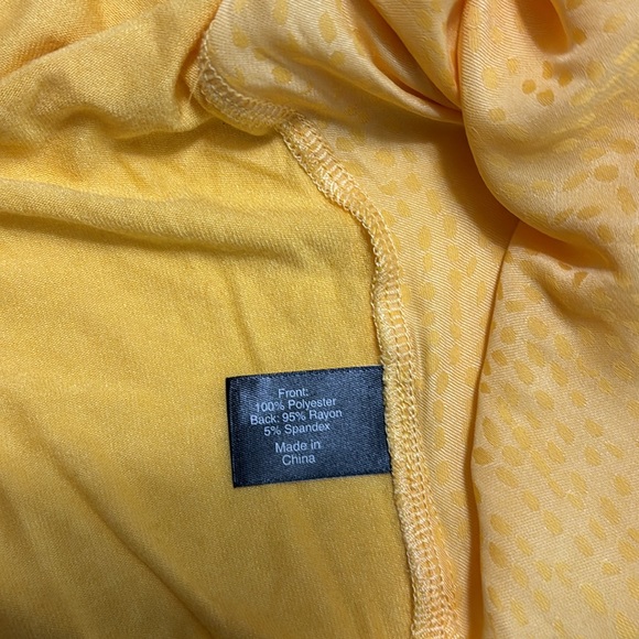 Lane Bryant V-neck short cuffed sleeve yellow blouse women’s size 18/20 - Picture 8 of 9